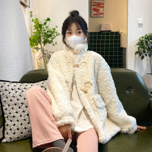 白色羊羔绒外套女皮毛一体2025秋冬高级感牛角扣鹿皮绒羊羔毛上衣