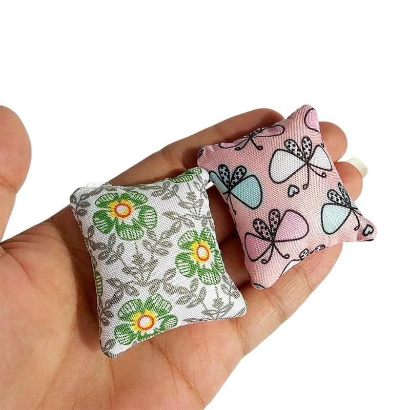 Doll house, small mini model with accessories, pillow, scale 1:12
