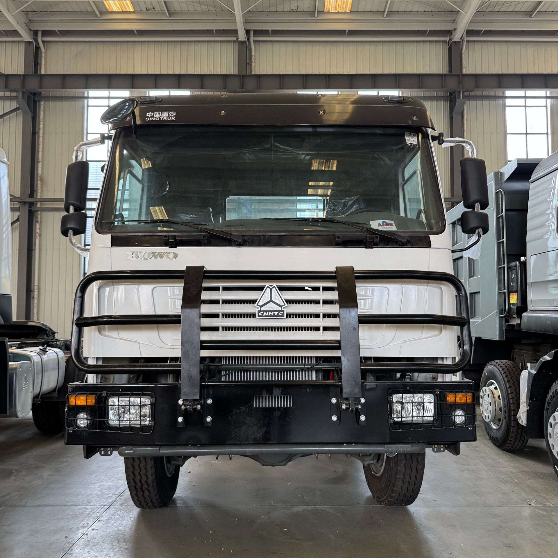 HOWO 371 tractor trailer head, dual-drive engineering sand and mineral cargo transport semi-trailer HOWO tractor trailer head