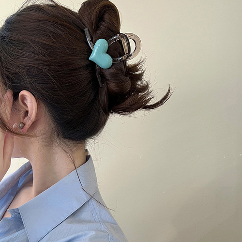 Shark Clip Headband 2024 New Simple Sweet Cool Heart Hair Clip for Women High-end Rear Brain Grab Summer Ins Style