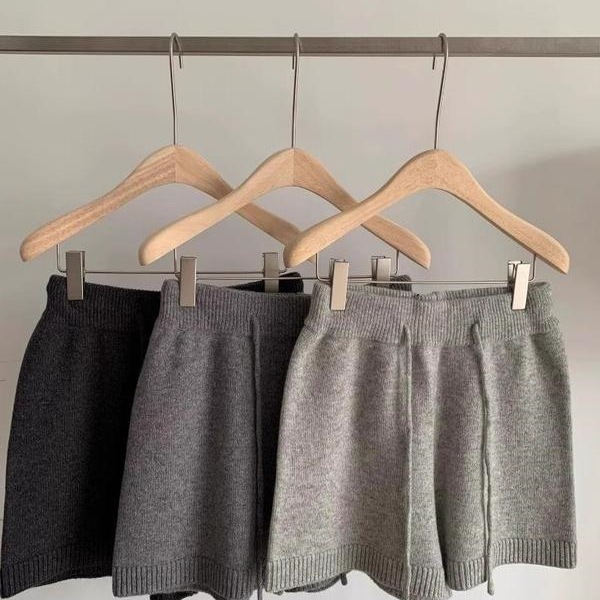 High-Waisted Loose Wide-Leg Knitted Shorts for Women in Autumn and Winter Thickeneded Basic Elastic Waist A-Line Silhouette Gray Casual Pants