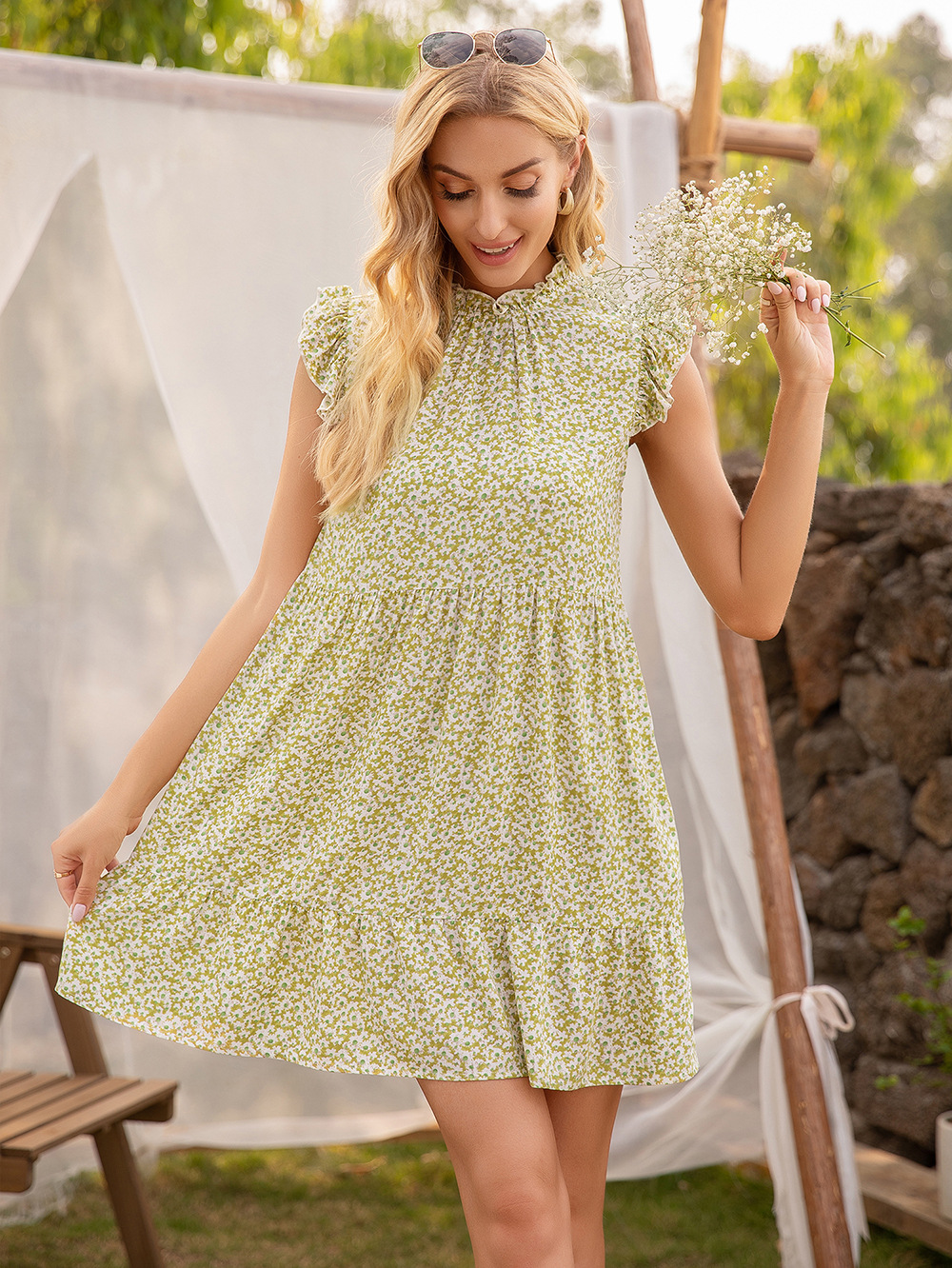 vestido floral corto con mangas voladoras y borde fúngico NSYBL120676