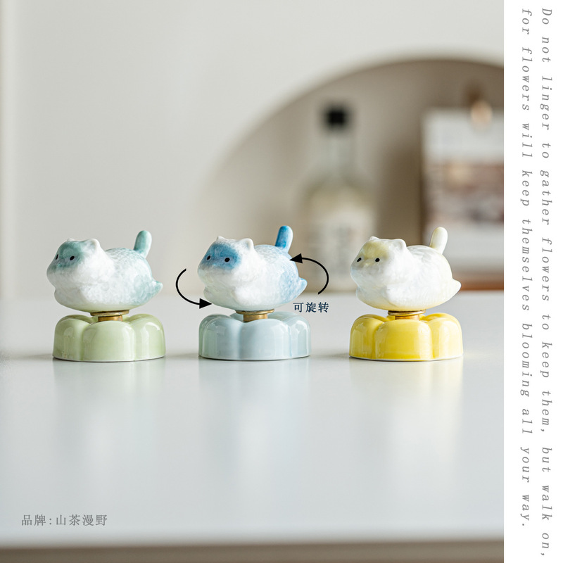 Jingdezhen High-Temperature Ceramic Rotating Cat Tea Pet Ornament, Cute Little Cat Gift Souvenir
