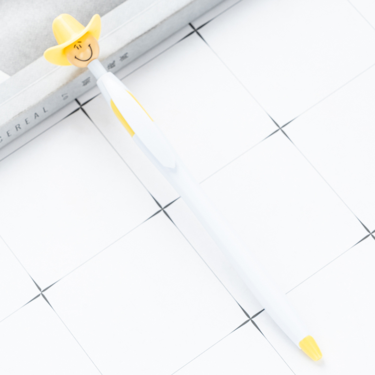 Pequeña calabaza bolígrafo de plástico sombrero de vaquero bolígrafo de juguete se puede imprimir logotipo creativo sonriente plástico bolígrafo al por mayor