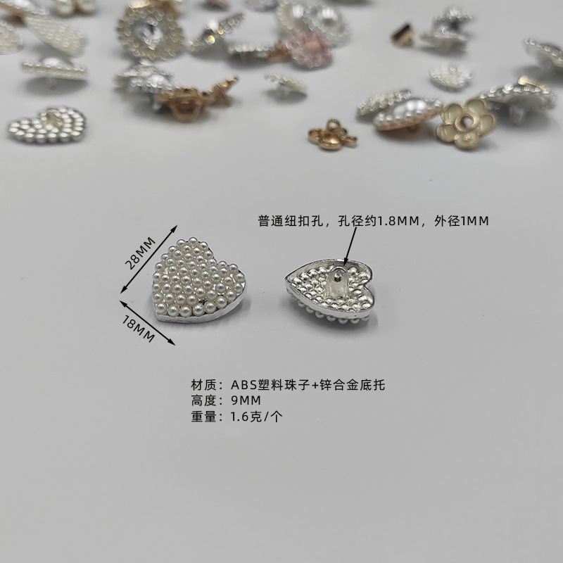 Los fabricantes venden directamente sirimi Diamond hebillas llenas de joyas de aleación de corazón de melocotón accesorios de ropa con botones de pies