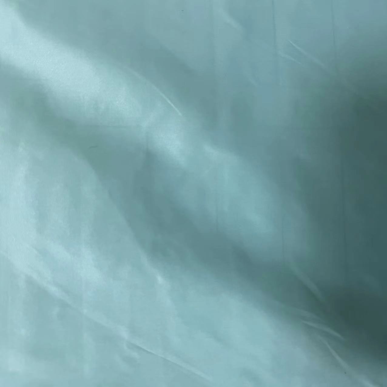 380T尼丝纺时尚风衣派克羽绒服面料防水压光箱包户外用品高亮轻薄