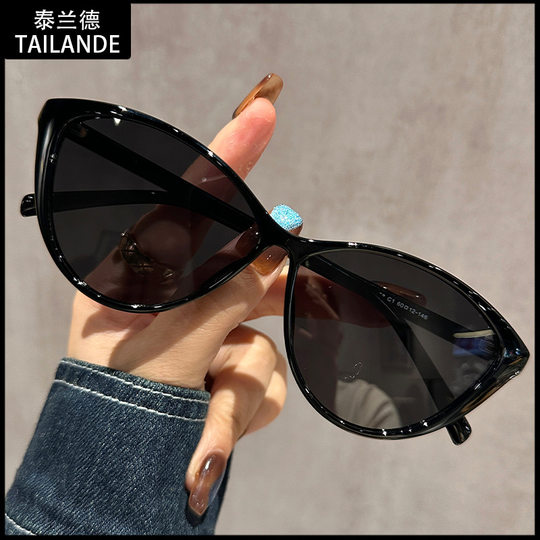 PJ9038 Retro Modern Cat's Eye Sunglasses Women Mixed Batch Hot Selling Summer Slimming Ultra Light Polarized Sunglasses