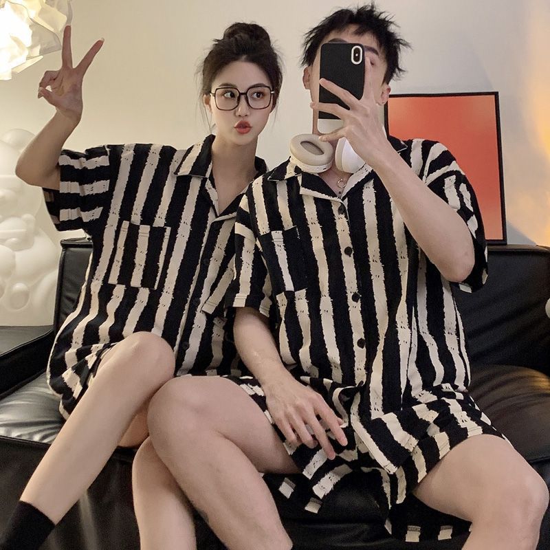 심플한 스트라이프 반팔반바지