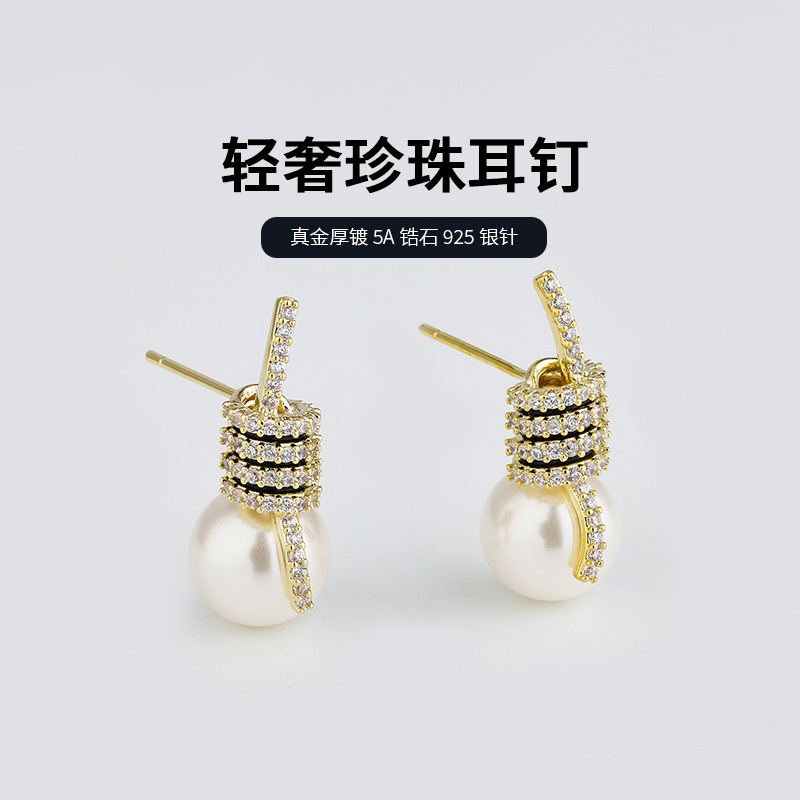 Retro small design elegant trend fashionable sophisticated earrings…