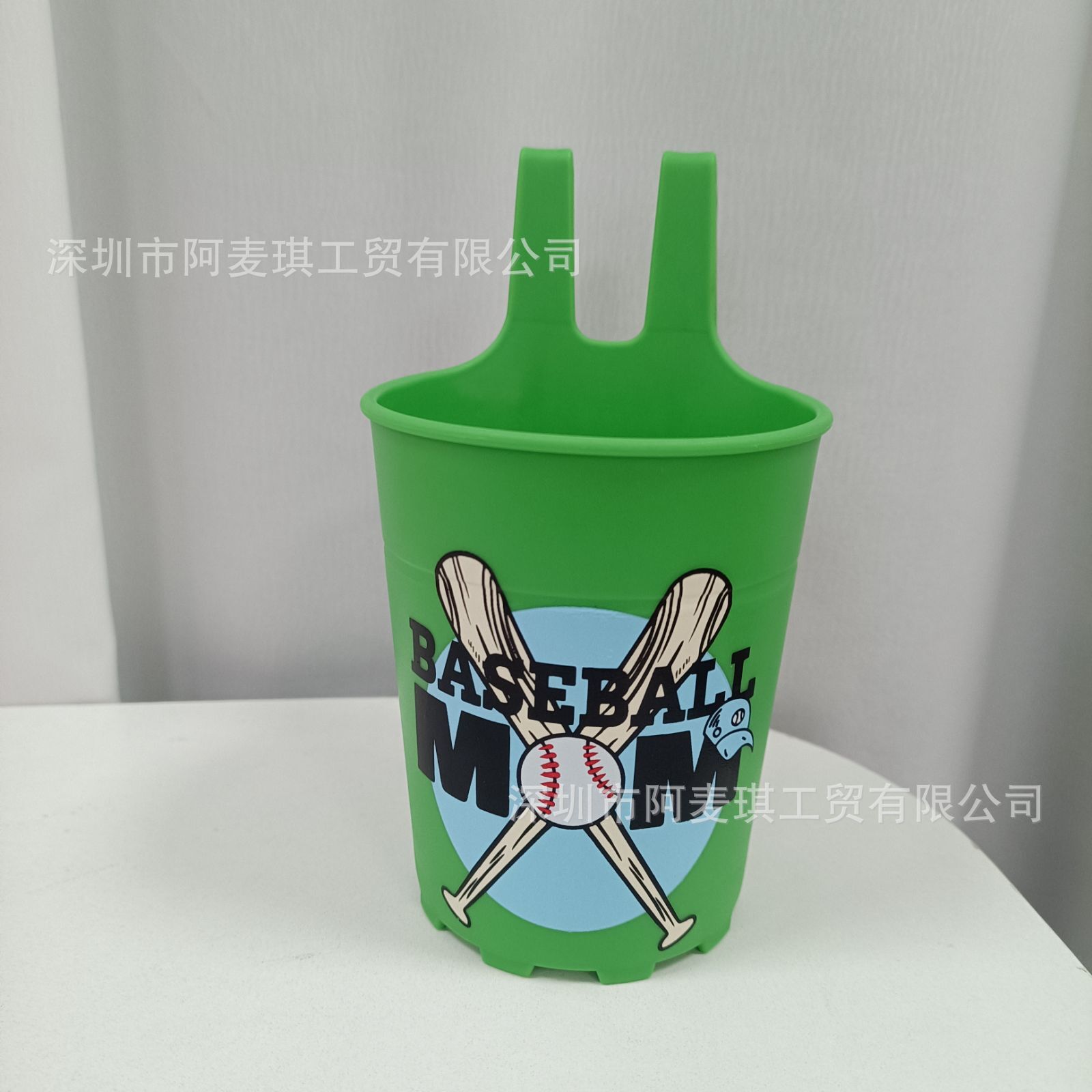 녹색 매달린 컵