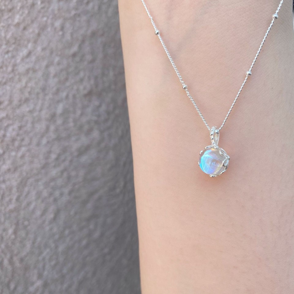 Round Pattern Women's Gender 925 Sterling Silver Moonstone Inlay Round Pendant Necklace