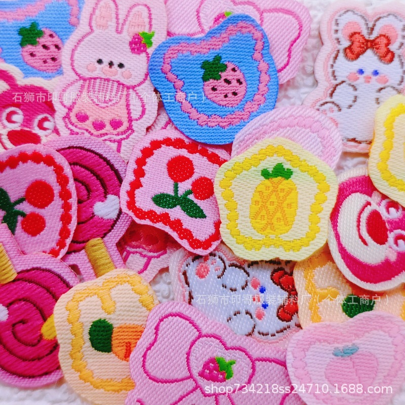 厂家销售粉色系棒棒糖草莓蝴蝶结熊图案布标装饰发夹发圈材料配件