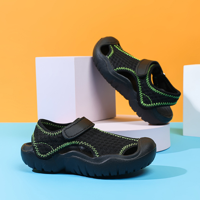 Sandalias para niños con punta cerrada para hombres y mujeres al por mayor Zapatillas de bebé para niños grandes, medianas y pequeñas nuevos zapatos de playa antideslizantes populares a prueba de agua