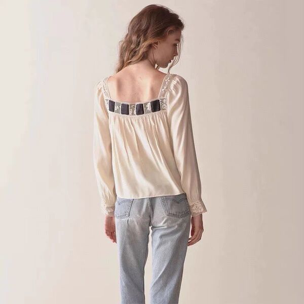 Elegant lace long-sleeve with bow