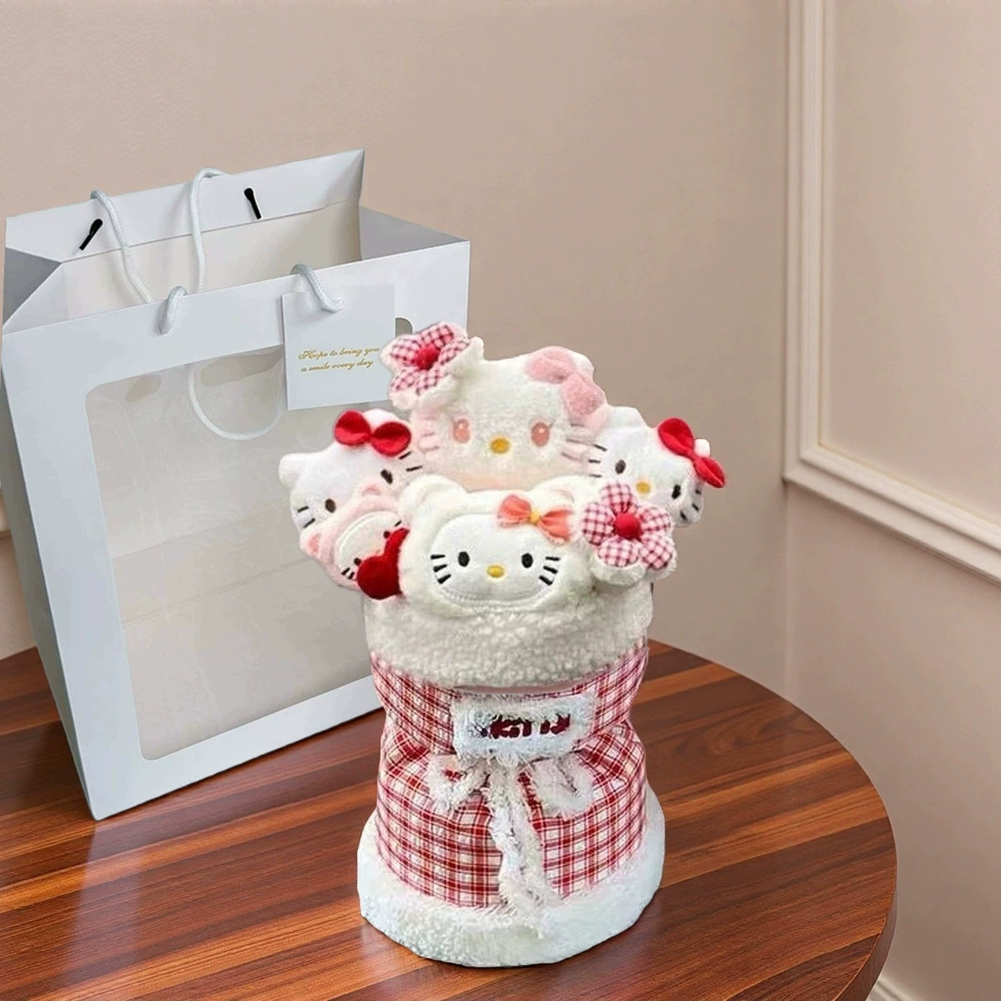 Плюшевый букет Hello Kitty, 30×22×35 см, с LED‑подсветкой, подарочным пакетом и открыткой