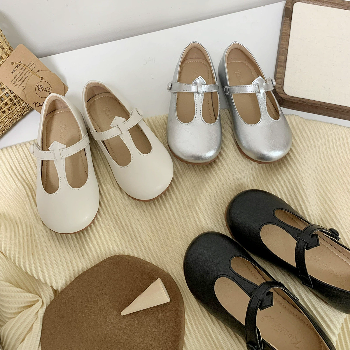 Детская обувь принцессы Весна и Осень Новый Мори Ретро Серебряная мягкая подошва Маленькие кожаные туфли для девочек Модные туфли