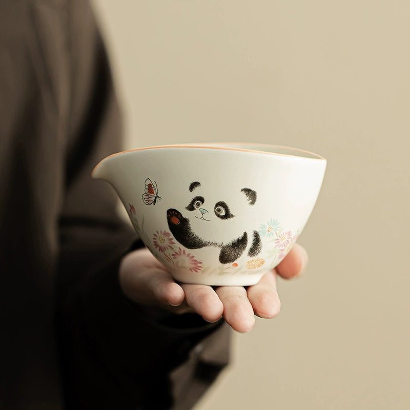 Бежевый Динк керамическая кувшина Panda Eat Butterfly Boat Cup Ceramic Kung Fu Tea Set Accessories Tea Sea Fair Cup Tea Divider Evening Cup