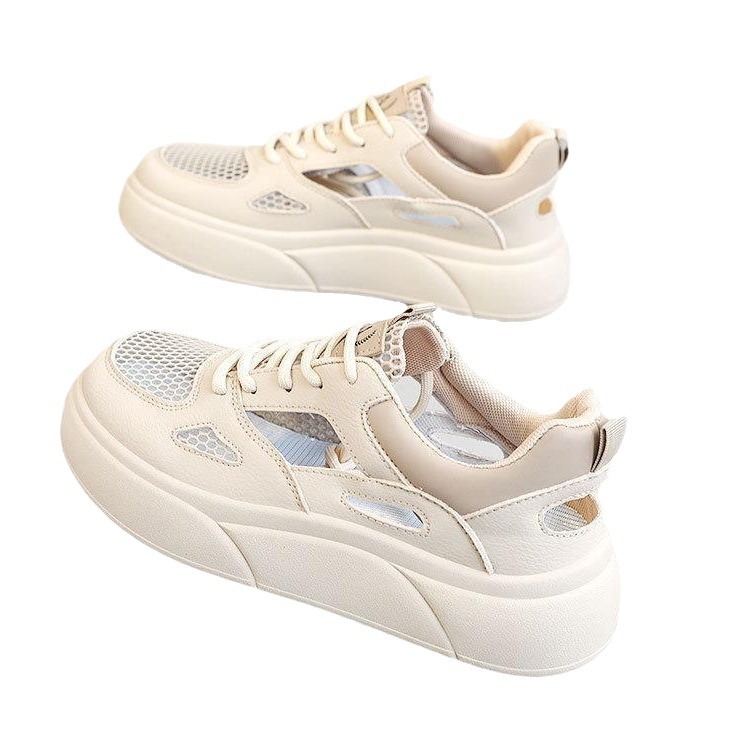 Zapatos deportivos blancos con suela suave hueca para mujeres 2024 verano nuevo estilo de malla transpirable casual versátil con suela gruesa zapatos de skate para estudiantes