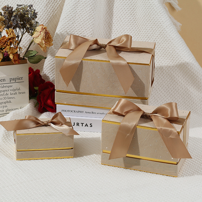 蝶ネクタイシルクスカーフギフトボックスベルベットフリップトップギフトボックス結婚式のブライズメイドギフトボックス天蓋結婚式のキャンディーボックス卸売|undefined