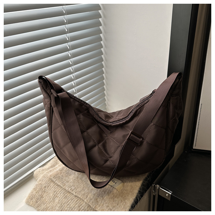 "Stylish large-capacity dumpling bag 2025 New trendy and fashionable niche single-shoulder bag, versatile and simple crossbody bag wholesale. undefined