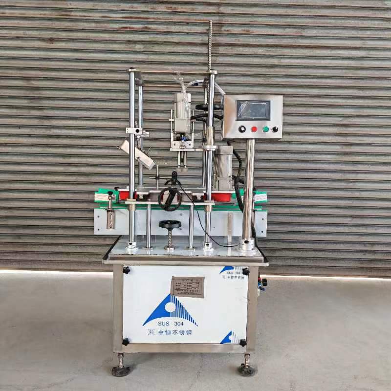 自动酒精消毒液螺纹盖洗衣液洗洁精泵头盖四轮搓盖机拧盖机旋盖机