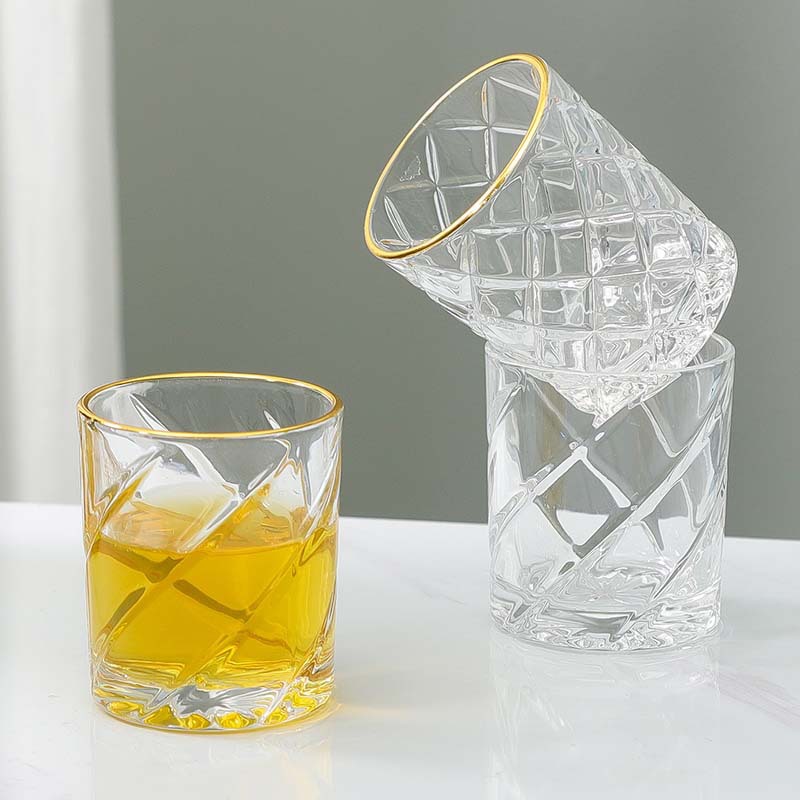 Dos o dos vasos de vino blanco, vasos de vidrio tallados con patrón de diamante, vasos de licores caseros, vasos de vino de estilo nórdico, vasos de vino pequeños