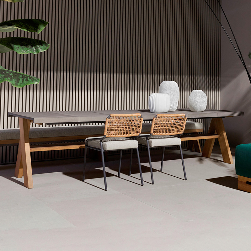 Mesas y sillas de teca para exteriores, muebles de madera maciza para jardín de villa y B&B, conjunto de sillas de ratán impermeables y resistentes al sol para terraza exterior