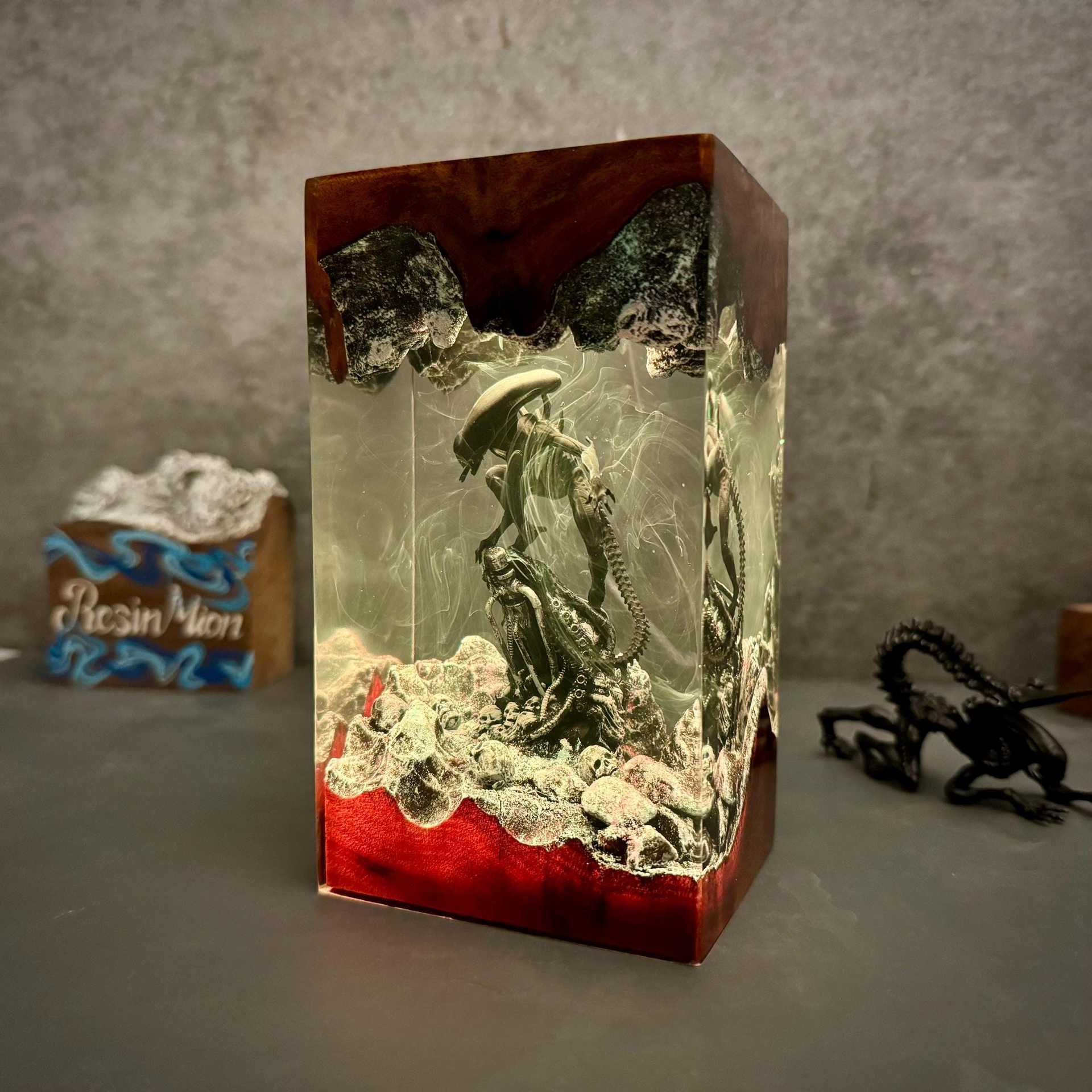 Explosiva transfronteriza monstruo espacial alienígena periférica lámpara de noche de resina epoxi regalo para los amantes del cine