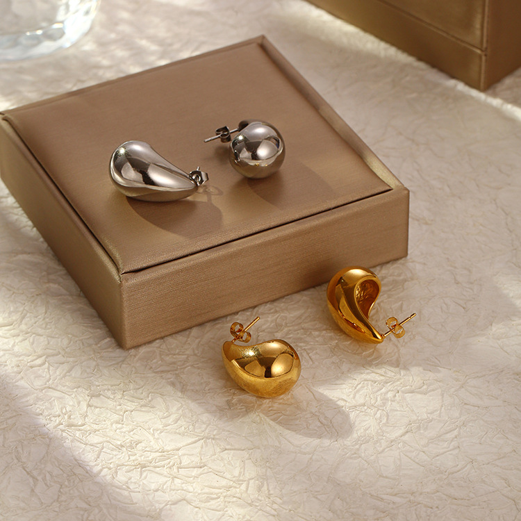 Luz de lujo de alto grado versátil 18K pendientes de acero de titanio pendientes al por mayor Pendientes de gota de agua de acero inoxidable transfronterizo europeo y americano