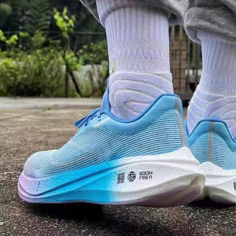 Feidian 4C otoño e invierno zapatillas deportivas de tablero de carbono 2025 versión para estudiantes estilo explosivo ligero amortiguador rebote zapatillas para correr