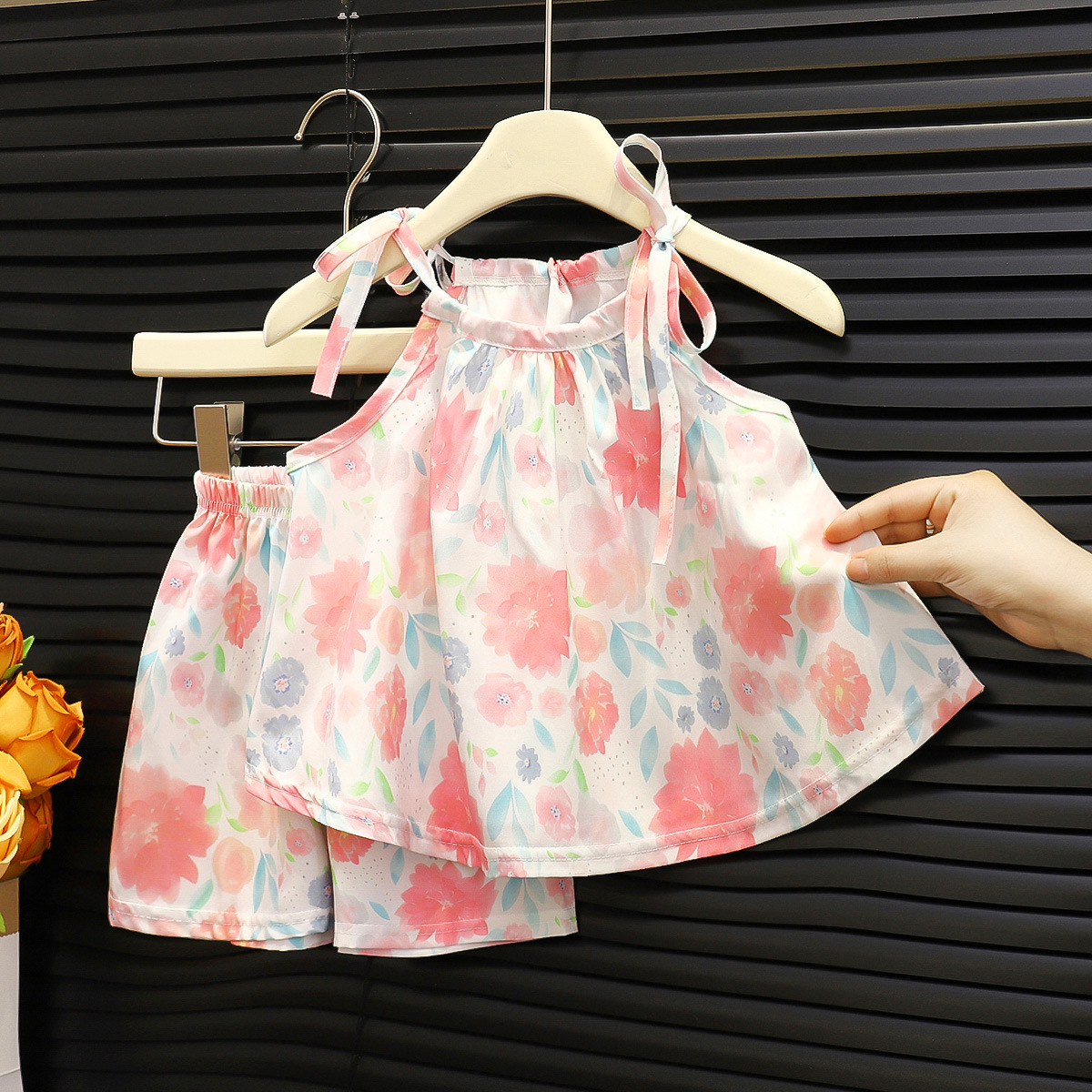 2025 New Summer Set for Girls: Stylish and Fashionable Sleeveless Wide-Leg Pants Two-Piece Set for Baby Girls