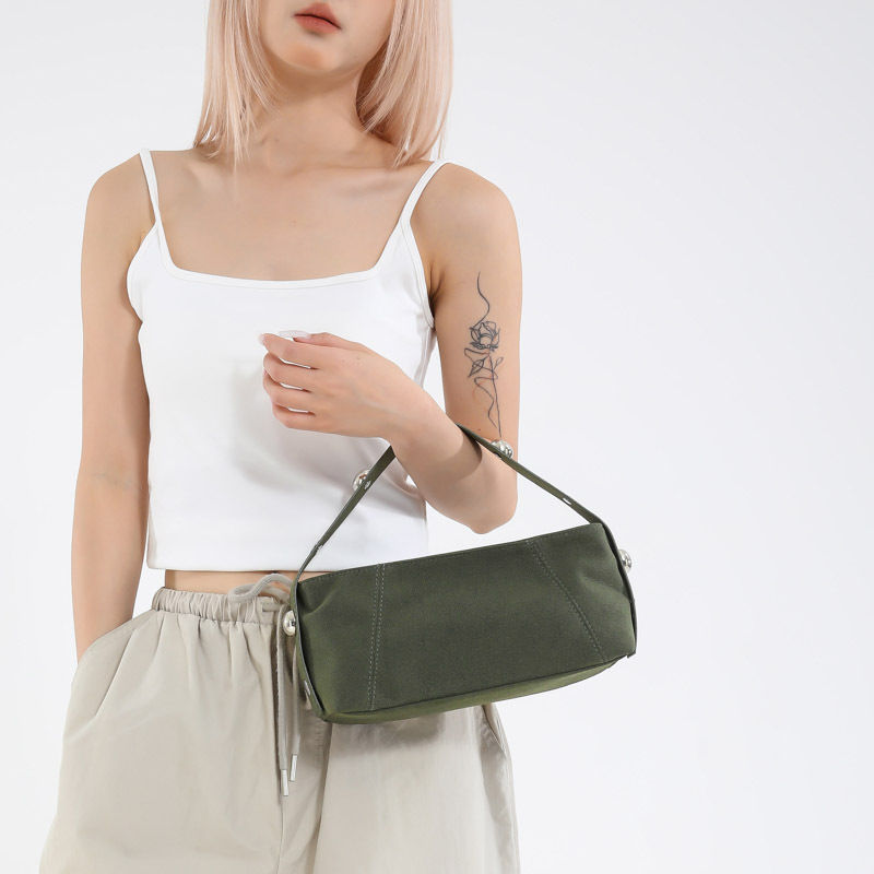 Bolso retro estilo Hong Kong 2025 nuevo bolso de cadena para mujer bolso de hombro con textura esmerilada bolso de mensajero con remaches de moda