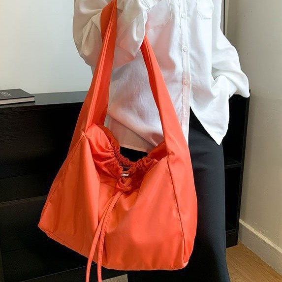 2026 European, Asian, and Korean cross-border new model, ultra-large capacity crossbody nylon shoulder bag, fashionable niche Korean-style women's bag
