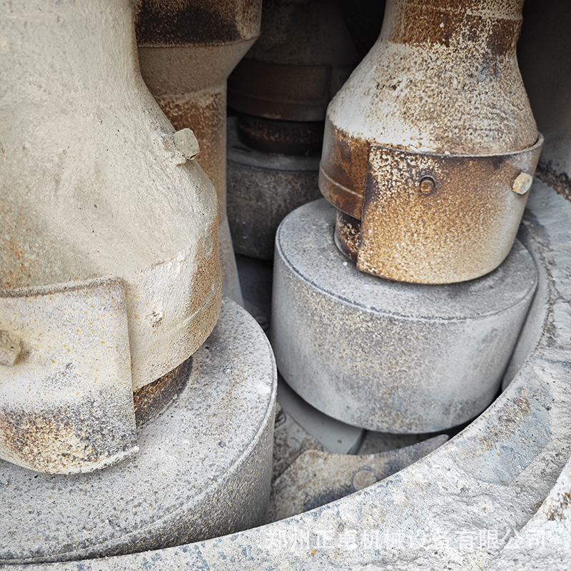 供应二手碳酸钙雷蒙磨 超细粉碎机 石头矿石铝灰高岭土雷蒙磨粉机