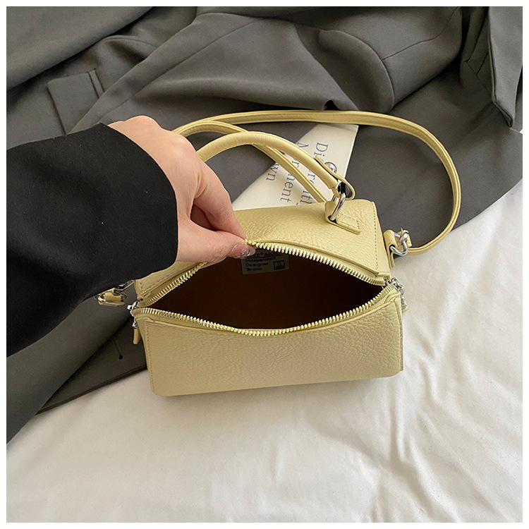 Korean retro fashion hand-held box bag for women 2025 new trendy and versatile small square bag, a niche and simple crossbody bag undefined