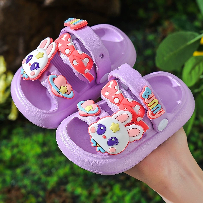 Детские тапочки-сандалии для девочек и мальчиков, летние, домашние, новые, нескользящие, с мягкой подошвой, милые, с мультяшными рисунками и отверстиями.
