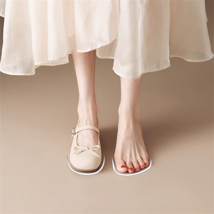 Dulces zapatos de arco superficial para mujeres primavera y verano de 2026 nueva moda redonda de estilo universal zapatos de talón grueso Marijin