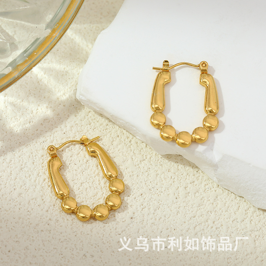 Transfronterizos europeos y estadounidenses de alto nivel temperamento nicho de acero inoxidable 18K auriculares de oro personalidad universal no decoloración auriculares al por mayor