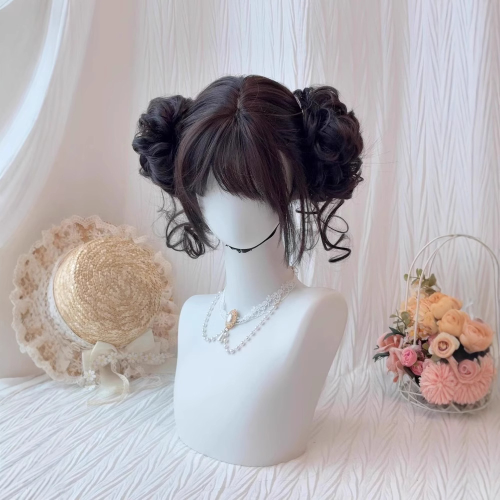 Koni Wig [Sweetheart Double Buns] Kort rett parykk for kvinner med avtakbare blomsterboller, Lolita-stil