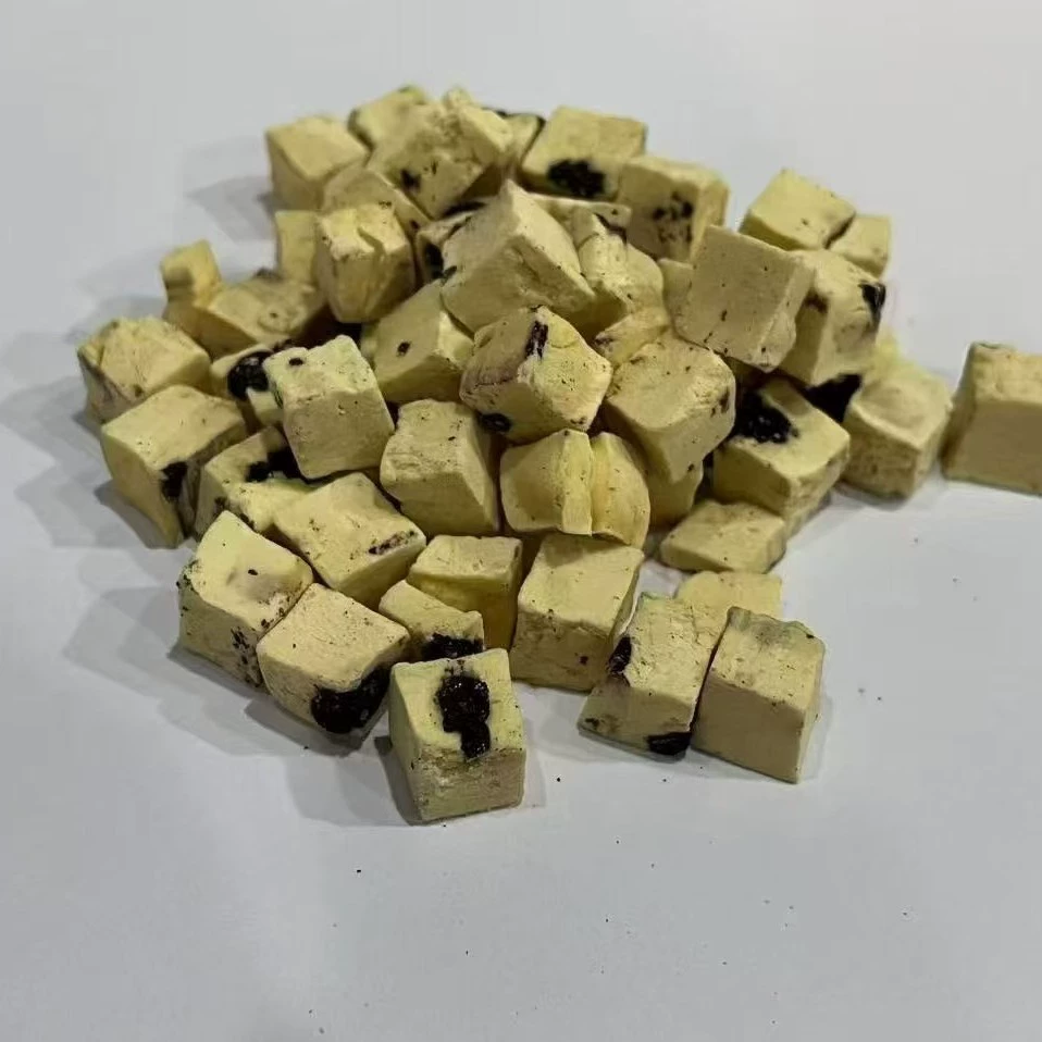 Сырные гранулы, лиофилизированные закуски для хомяков, фруктовые и овощные сырные гранулы, добавка кальция, закуски для кошек и собак, лиофилизированное питание для мелких домашних животных, откорм, лежащая рука