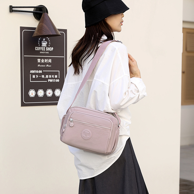 2025 nuevas tendencias de moda de las mujeres bolsos de hombro, bolsos de ocio al aire libre, bolsos simples de varios pisos