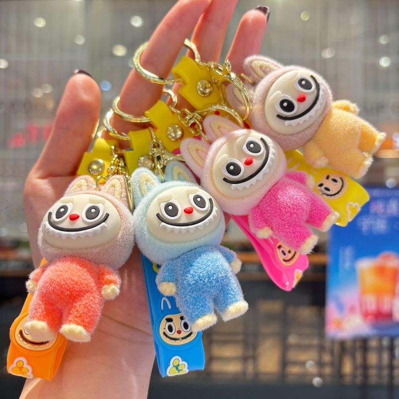 国境を越えた新しい漫画ギターを弾くラブブ羊キーホルダーペンダント学生かわいいスクールバッグキーホルダー卸売|undefined