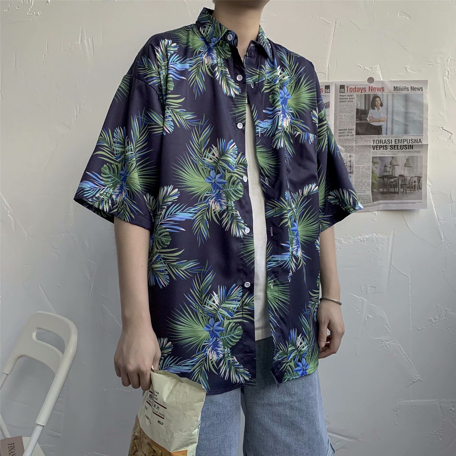 Estilo japonés retro floral camisa de manga corta de los hombres estilo coreano moda fresco todo partido guapo media manga hawaiana camisa de moda