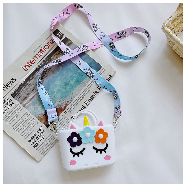 90g Weight Nylon Lining Material Zipper Closure Type Single Shoulder Strap Strap Type Animal Pattern White, Pink, Red Color Cute Cartoon  Silicone Bag 33