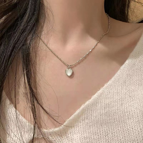 Trendy love heart lightweight luxury versatile necklace, Instagram-style delicate small niche design lockchain, fashionable
