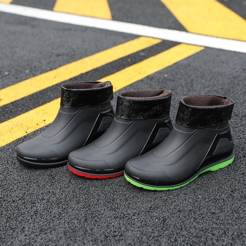 New fashion rain boots for men, trendy short rain boots, waterproof and non-slip, kitchen take-out water shoes, thick-soled overshoes, fishing rubber shoes