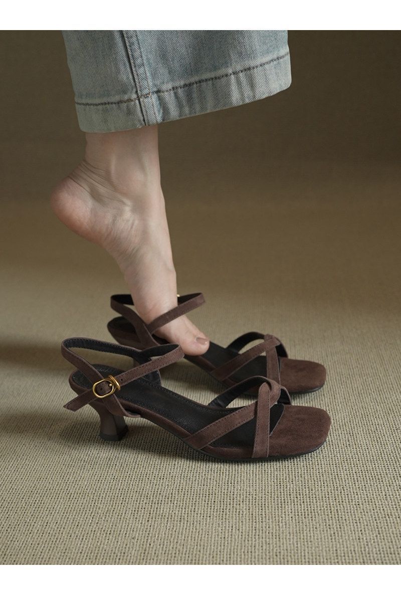 Sandalias de tacón retrógrado francesas para mujeres 2026 verano nuevo nicho de cabeza cuadrada con dedos fríos con sandalias