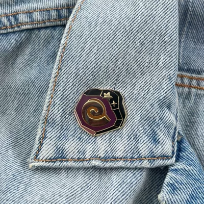 Inazuma Spiral Logo Enamel – Yaxa sancaqları