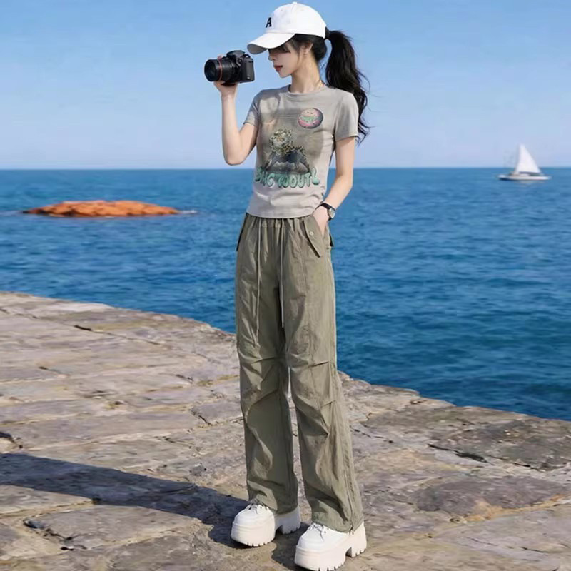 Petite Women's Casual Sports Suit 2026 Summer Slimming and Age-Reducing Fitted Short-Sleeve T-Shirt and Cargo Pants Two-Piece Set Petite Women's Casual Sports Suit 2026 Summer Slimming and Age-Reducing Fitted Short-Sleeve T-Shirt and Cargo Pants Two-Piece Set