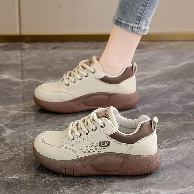 Zapatos ligeros y versátiles para mujeres, estilo de moda coreana, 2025 zapatos deportivos casuales cómodos con base de muffin